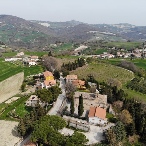 Veduta dall'alto della chiesa e Borgo Nuovo
